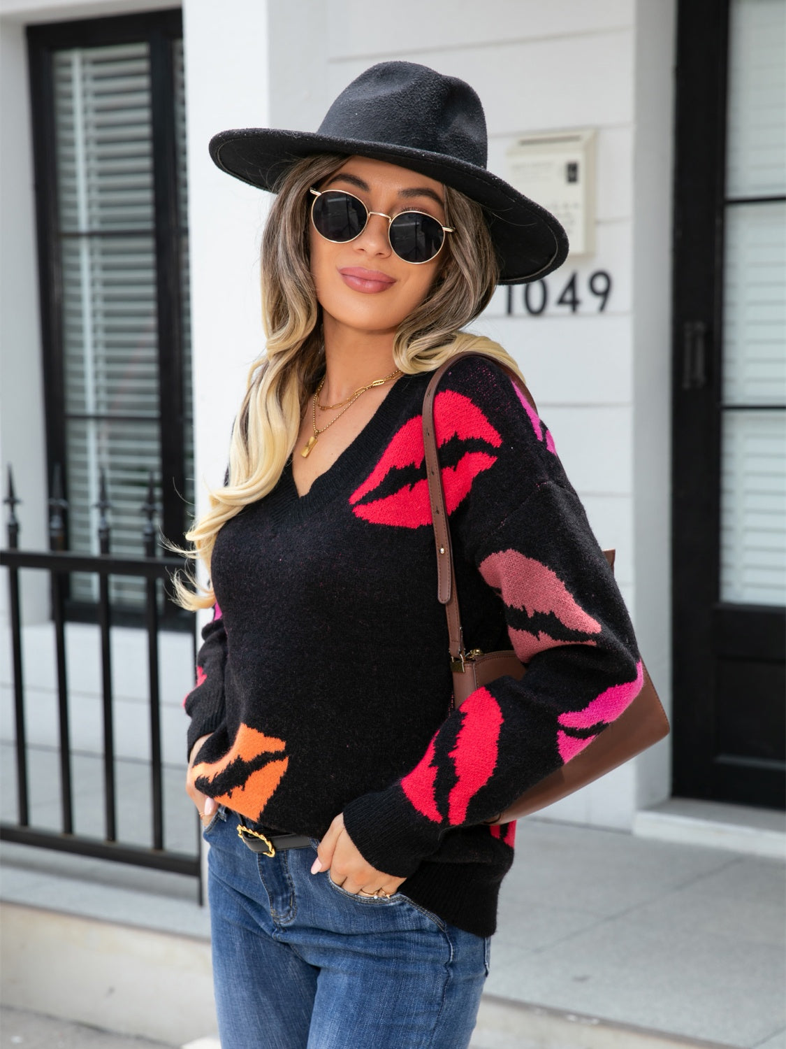 Lip V-Neck Sweater